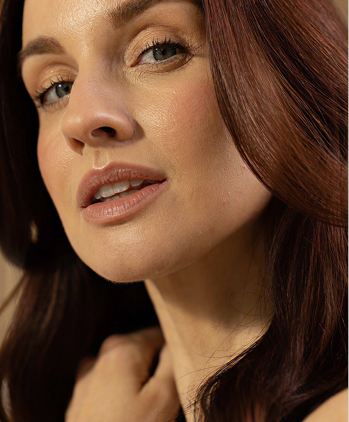 Smiling woman with long, wavy hair.